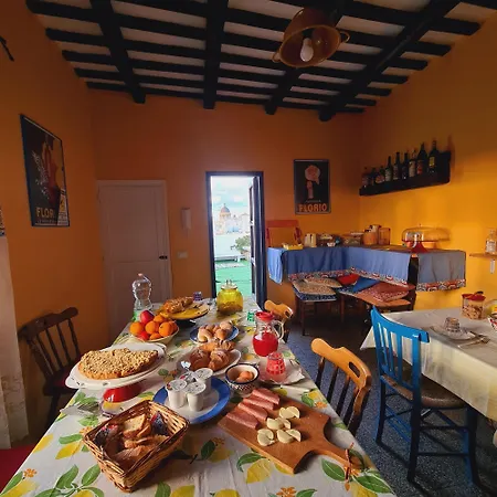 Due Passi Dal Centro Alojamento de Acomodação e Pequeno-almoço 2*