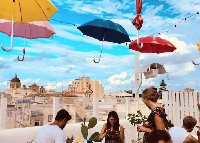 Due Passi Dal Centro ベッド・アンド・ブレックファスト マルサラ