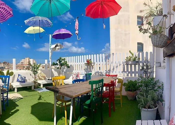 Due Passi Dal Centro ベッド・アンド・ブレックファスト マルサラ