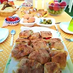Bed and Breakfast Due Passi Dal Centro 4*