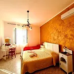Due Passi Dal Centro Bed and Breakfast Μαρσάλα