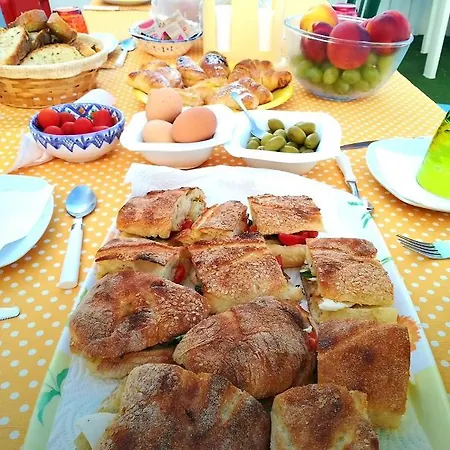 Bed & Breakfast Due Passi Dal Centro 2*