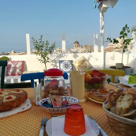 咫尺城中央酒店 住宿加早餐酒店 3*